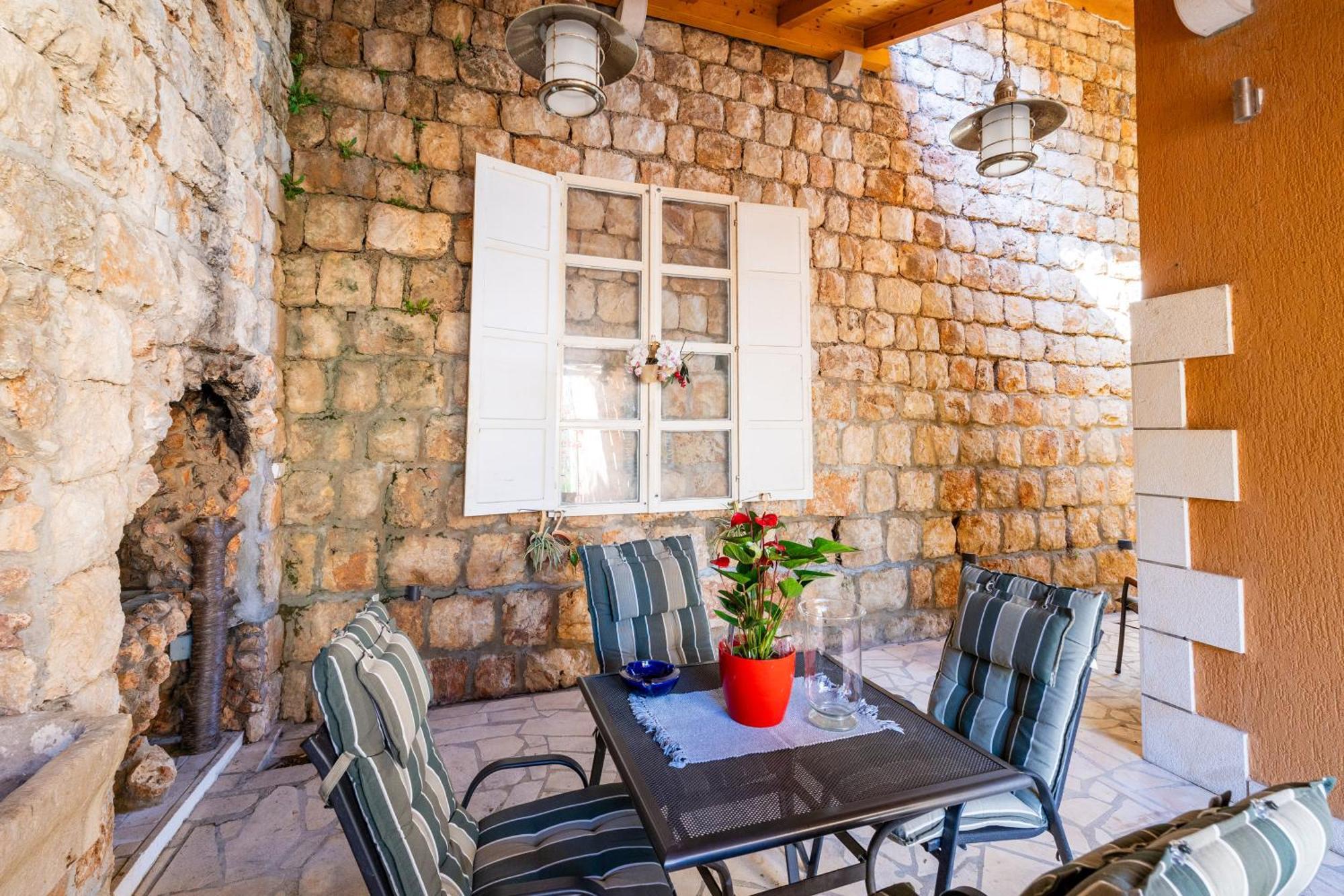 Kadena Apartman *