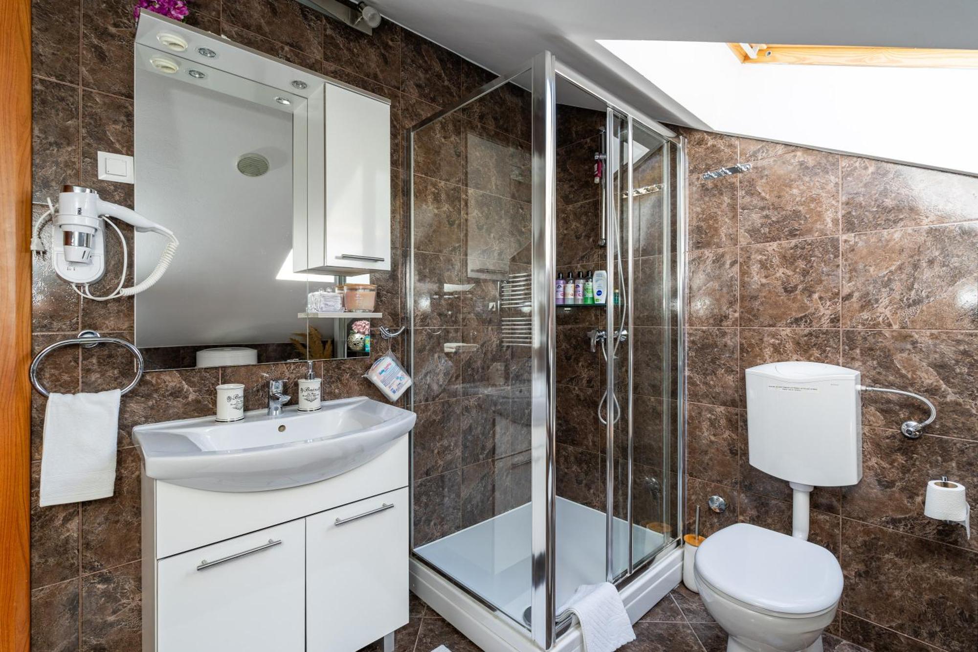 Kadena Apartman *